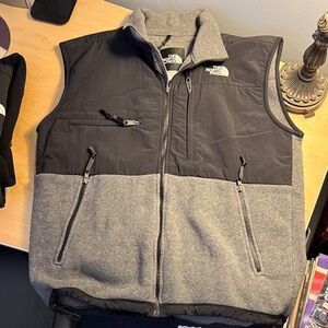 The North Face Men's Two-Tone Black and Gray Vest